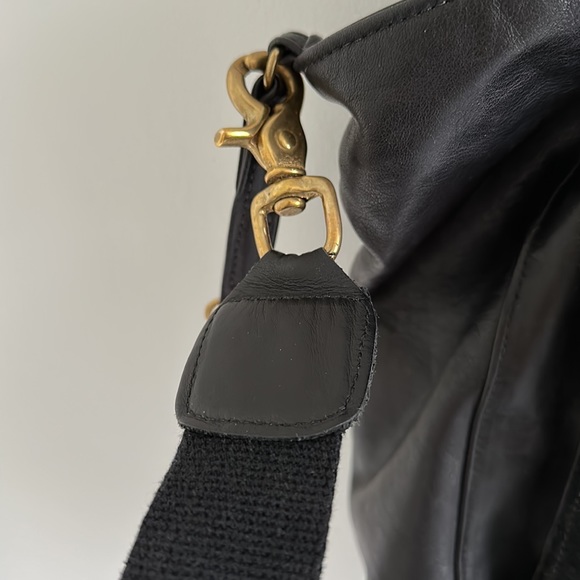 Clare V black leather tote with large suede outer pocket. Blue fabric lining. - Picture 5 of 11